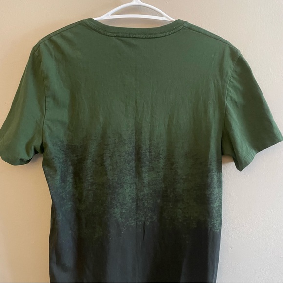 GUESS Green & Black Ombré Graphic V-Neck Cotton Tee - Size Small - Picture 9 of 11